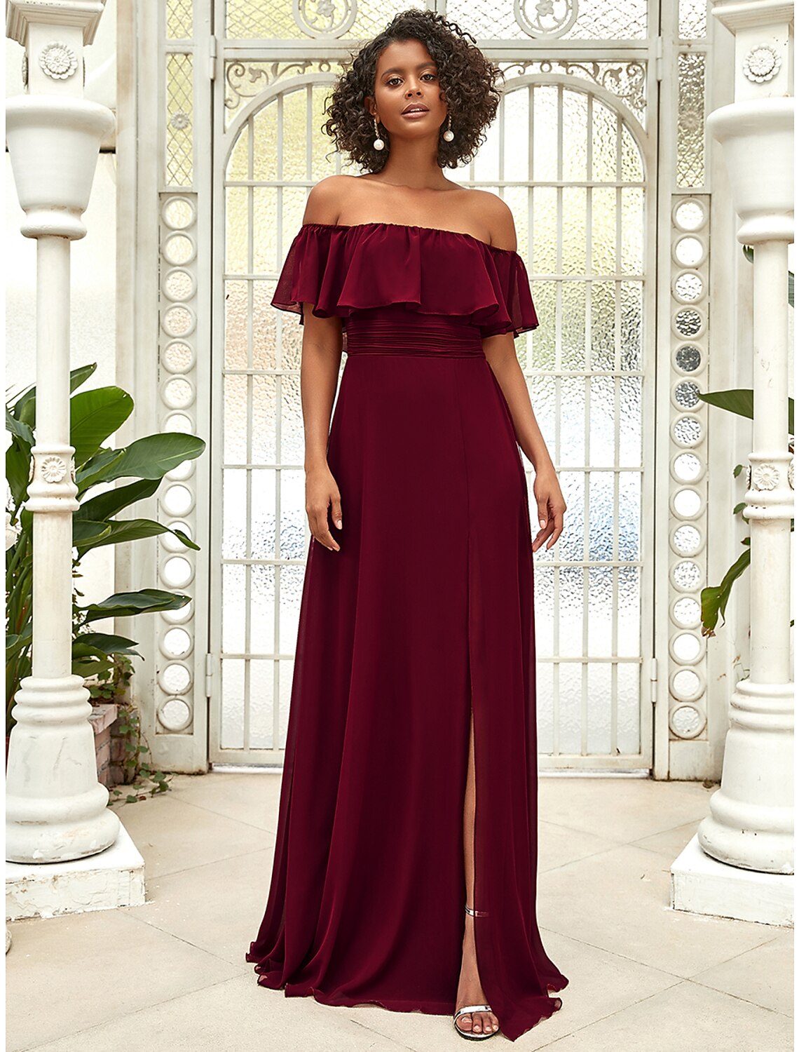 Abito da damigella d'onore a trapezio, senza maniche, elegante, in chiffon, lungo fino al pavimento, con volant / drappeggio / tinta unita